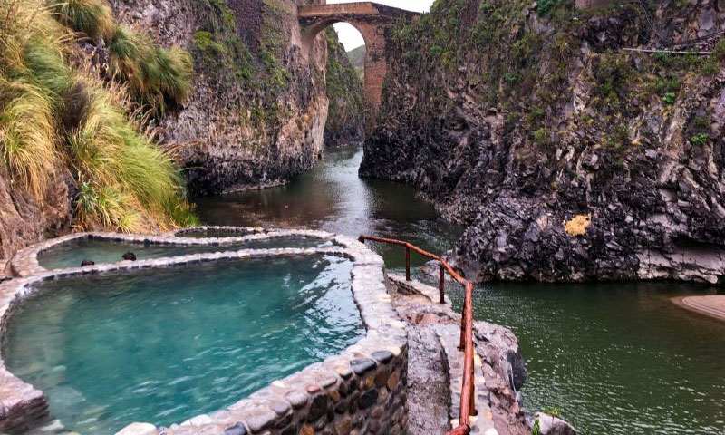 Chacapi hot springs